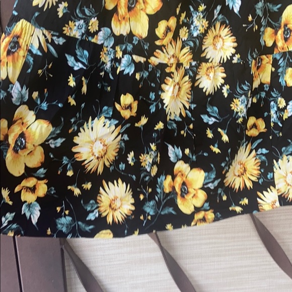 NWT Torrid Black & Yellow 🌺 Floral Dress - Picture 8 of 16